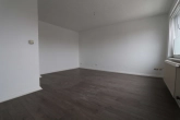 Wohnzimmer - Schöne 2 Zimmer Wohnung mit Balkon