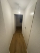 Flur - Renovierte 4-Zimmer-Wohnung mit Balkon in ruhigem Mehrfamilienhaus