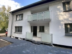 Hausansicht - Schöne sanierte Etagenwohnung im grünen mit Balkon!